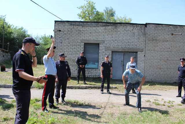 Ульяновские полицейские соревновались в преодолении полосы препятствий со стрельбой