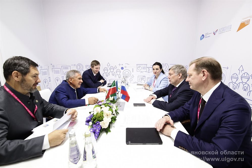 Главы Ульяновской области и Татарстана обсудили развитие торгово-экономического сотрудничества