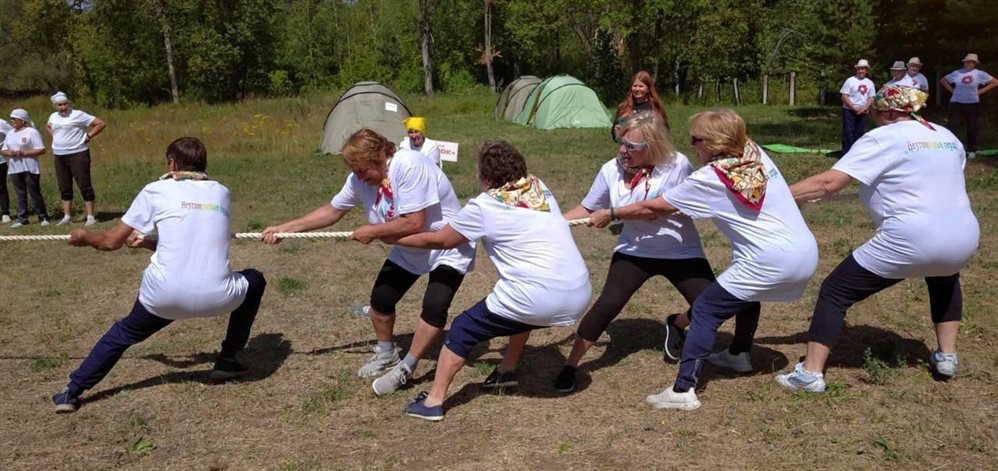 «Серебряные» волонтеры соревновались на спортивно-туристическом слете