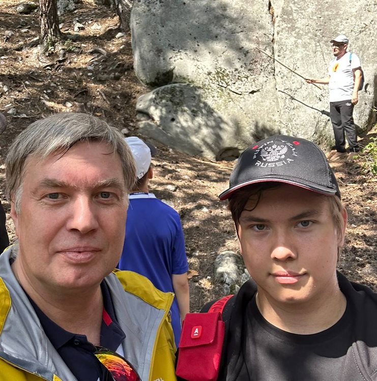 Алексей Русских вместе с сыном присоединился к молодежному турпоходу