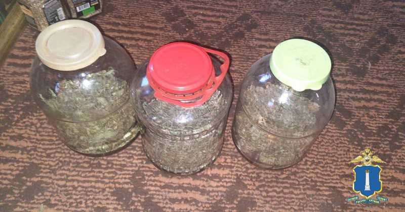 У жителя села Приморское нашли банки с марихуаной