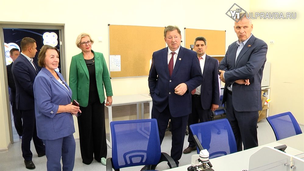 Депутату Госдумы в Ульяновске показали новые кресла для самолетов и цифровые лаборатории