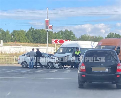 В ДТП с маршруткой на севере Ульяновска пострадали три человека