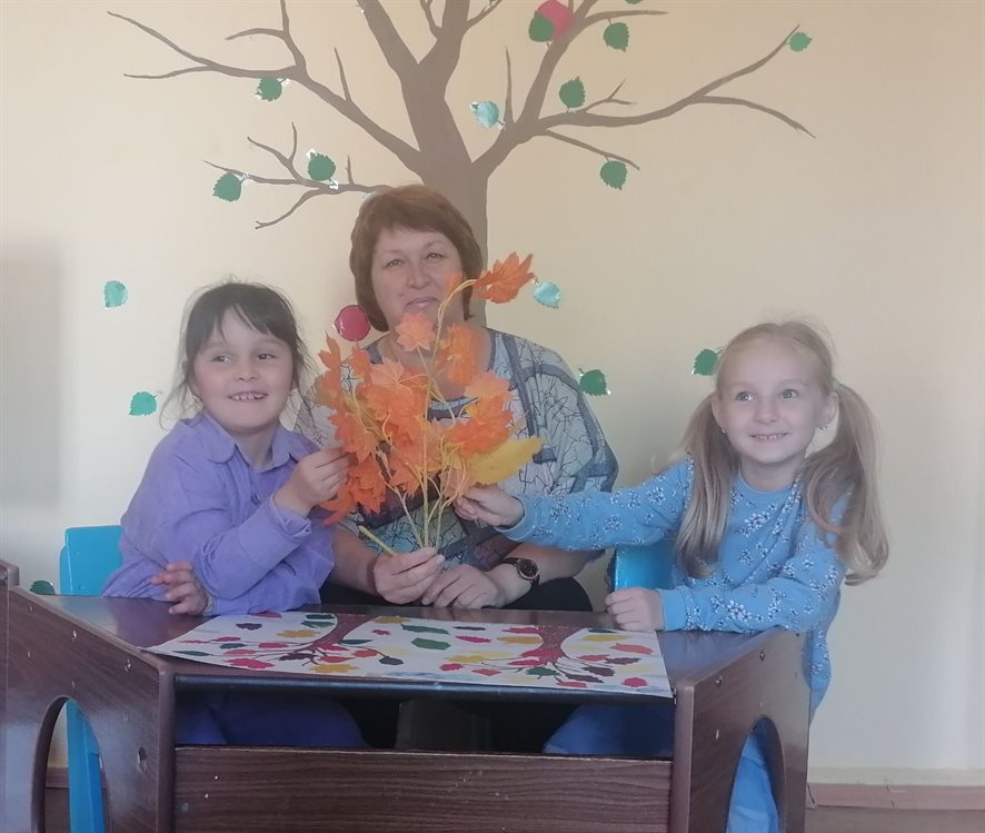 Дарит тепло, заботу и нежность. Как воспитатель из Ульяновска стала для детей второй мамой