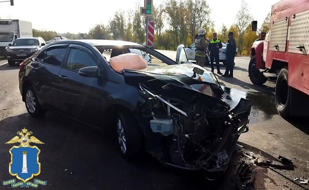 На подъезде к Ульяновску столкнулись три машины. Пострадали взрослый и трое детей