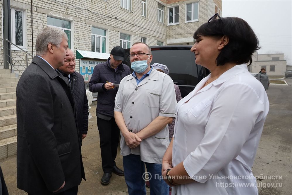 Глава региона проконтролировал ход ремонтных работ в Тереньгульской районной больнице