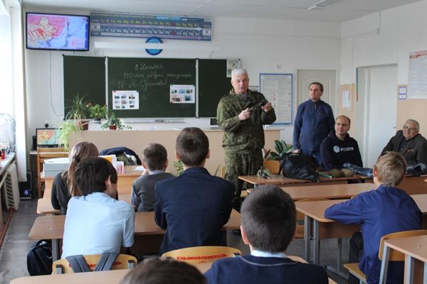 Ветераны Росгвардии провели Уроки мужества для ульяновских школьников