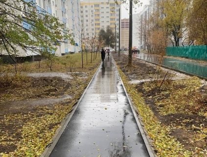 В Ульяновске отремонтировали дорогу и обустроили тротуар к гимназии № 59