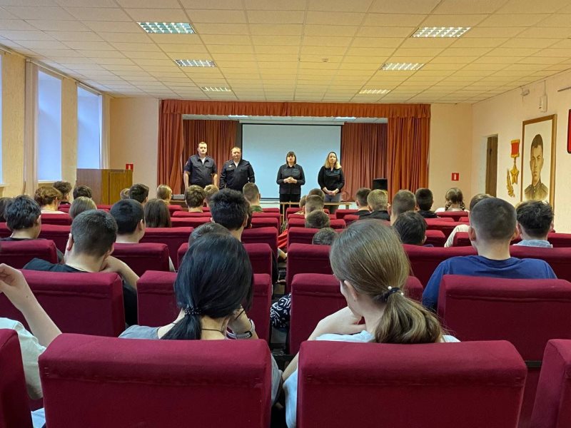 Полицейские рассказали ульяновским школьникам о специфике службы в органах внутренних дел
