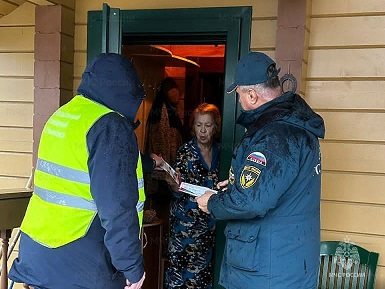 Ульяновские спасатели рассказали жителям частных домов о том, как не допустить возникновение пожаров