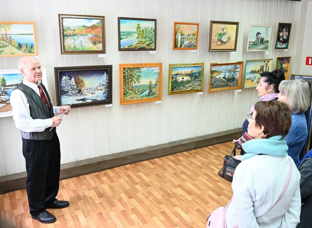 В Ульяновске ветеран «Авиастара» открыл выставку своих картин