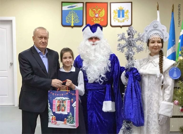 Председатель регионального парламента вручил детям подарки, загаданные на «Елке желаний»