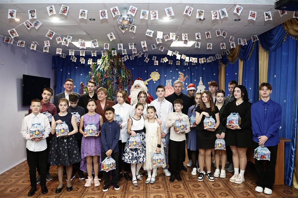 Алексей Русских поздравил с Новым годом воспитанников ульяновского детского дома