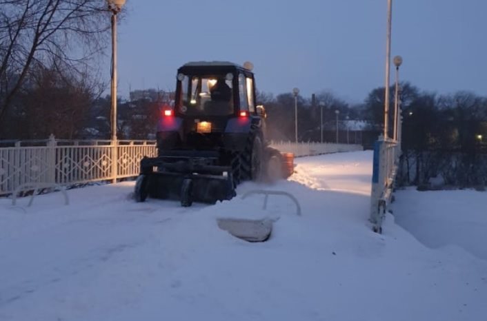 Улицы Ульяновска днём от снега очищают 65 спецмашин
