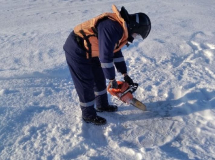 В преддверии Крещения ульяновские спасатели проверяют толщину льда