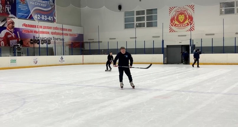 Болдакин вместе с хоккеисткой Кудрявцевой прокатился на коньках