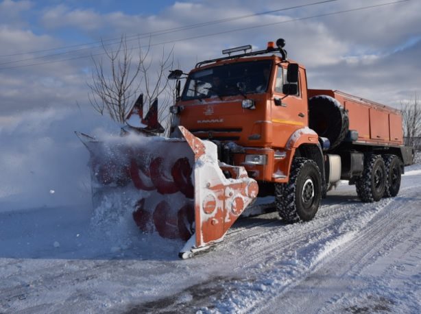 Днём улицы Ульяновска очищают от снега 80 спецмашин