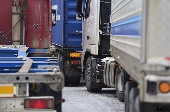 На федеральных трассах в регионе ограничили движение грузовиков и автобусов