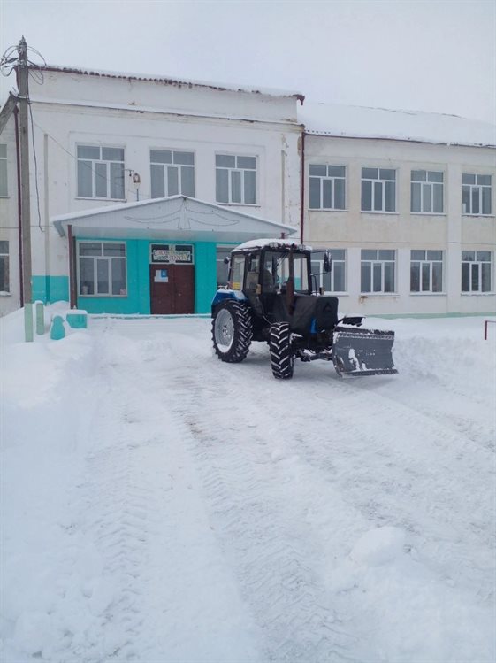 В Ульяновской области всеми силами чистят дороги от снега