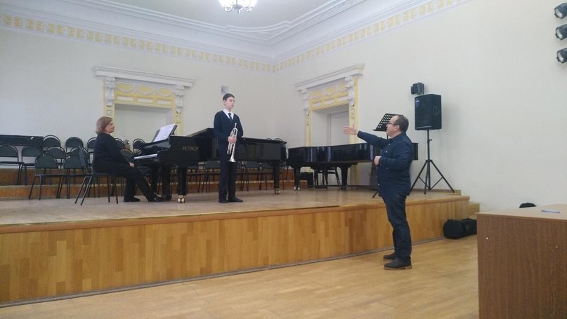 Солист программы «С тромбоном вокруг света» Александр Нянькин дал мастер-класс молодым ульяновским исполнителям