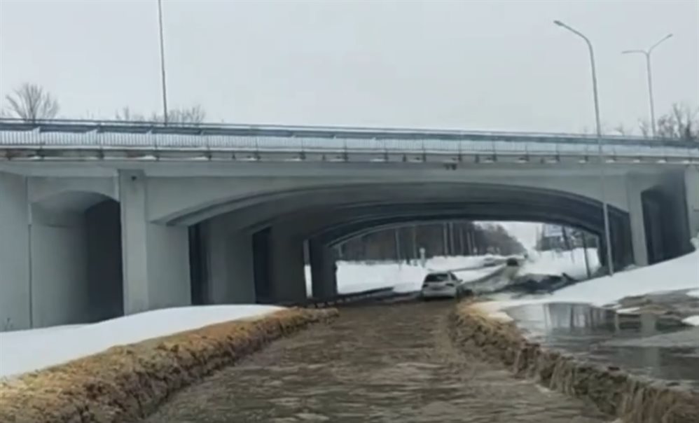 В Ульяновске подтопило съезд с Президентского моста