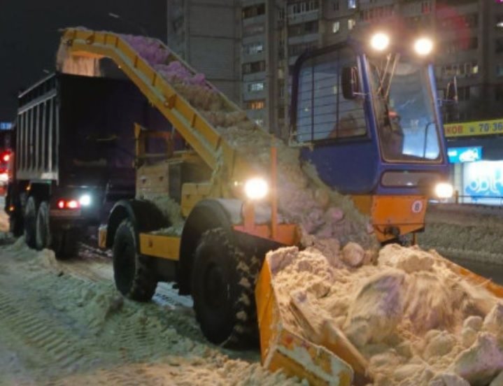 С улиц Ульяновска в усиленном режиме вывозят снег