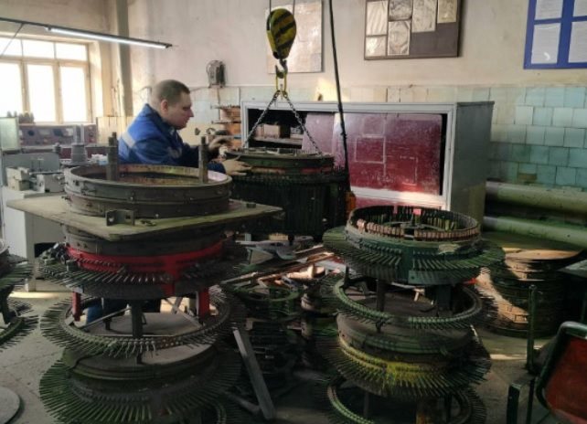 В Ульяновске в усиленном режим восстанавливают двигатели трамваев