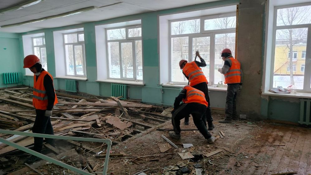 Глава Ульяновска проверил ход капремонта двух школ города