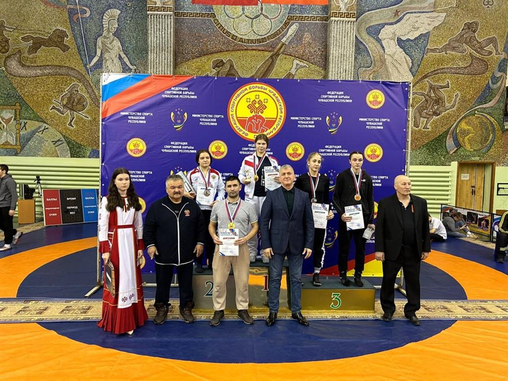 Ульяновские спортсмены завоевали восемь медалей на первенстве ПФО по вольной борьбе