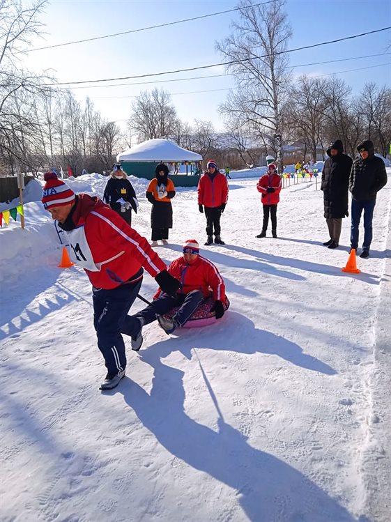 В Белом озере устроили семейный марафон зимних игр