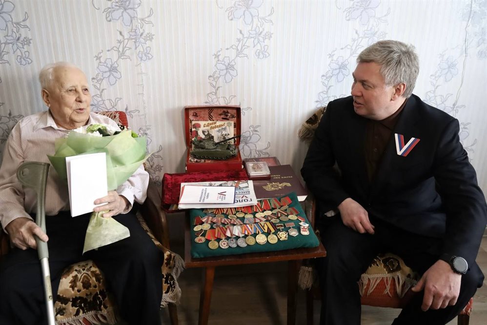 Губернатор Ульяновской области навестил участника Великой Отечественной войны