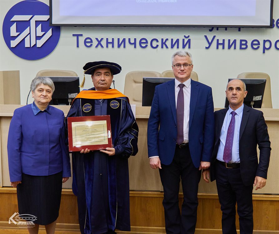 Ректор Таджикского института стал Почетным профессором УлГТУ