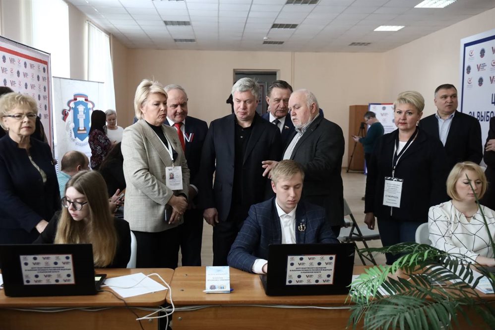 Алексей Русских проверил работу Центра общественного наблюдения за выборами президента России