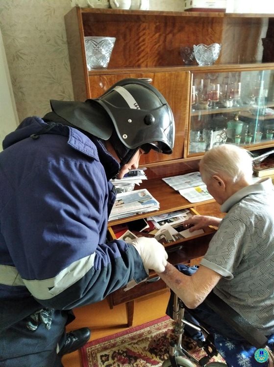 Ульяновские спасатели помогли дедушке, упавшему с коляски