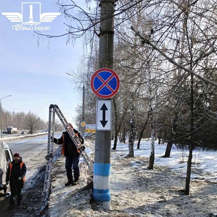 На проезде Максимова установили запрещающие остановку знаки