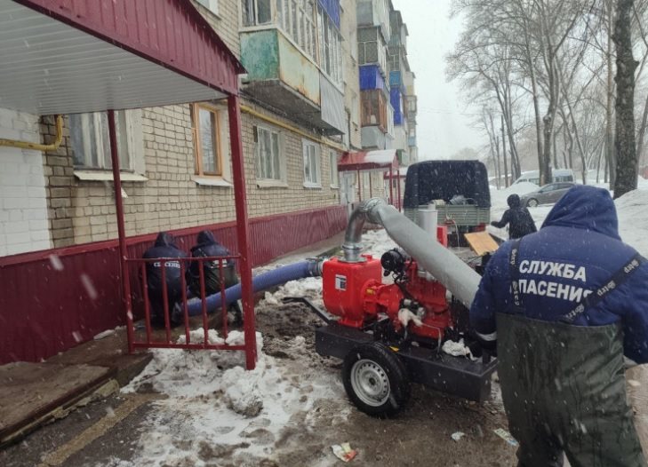 За прошедшие сутки скопления воды удалены с десятков улиц Ульяновска