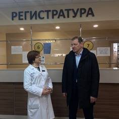 Председатель правительства региона проконтролировал ход ремонта в городской поликлинике № 4