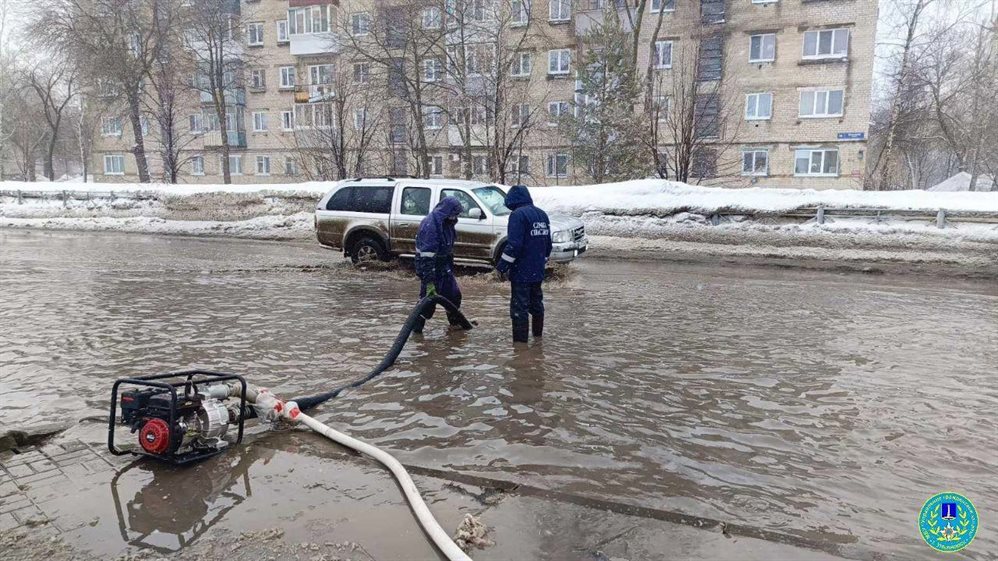 Ульяновские спасатели откачивали с улиц города воду