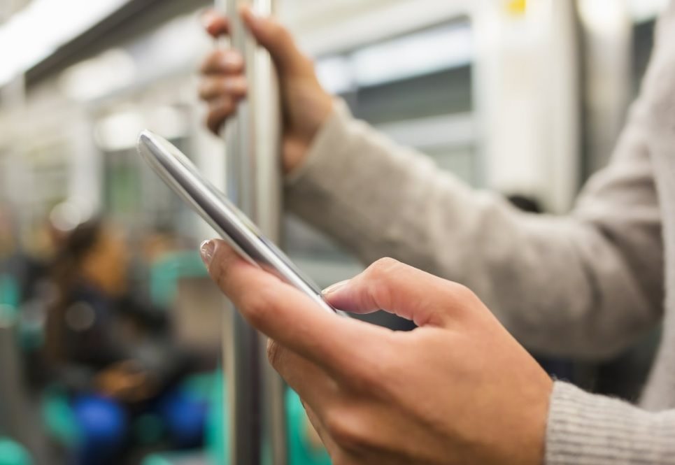 Туристы в метро стали реже читать