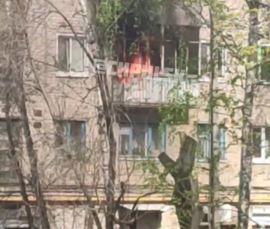 В доме на проспекте Гая загорелся балкон