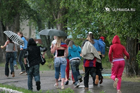 В Ульяновск летит шквалистый ветер, ожидаются ливни