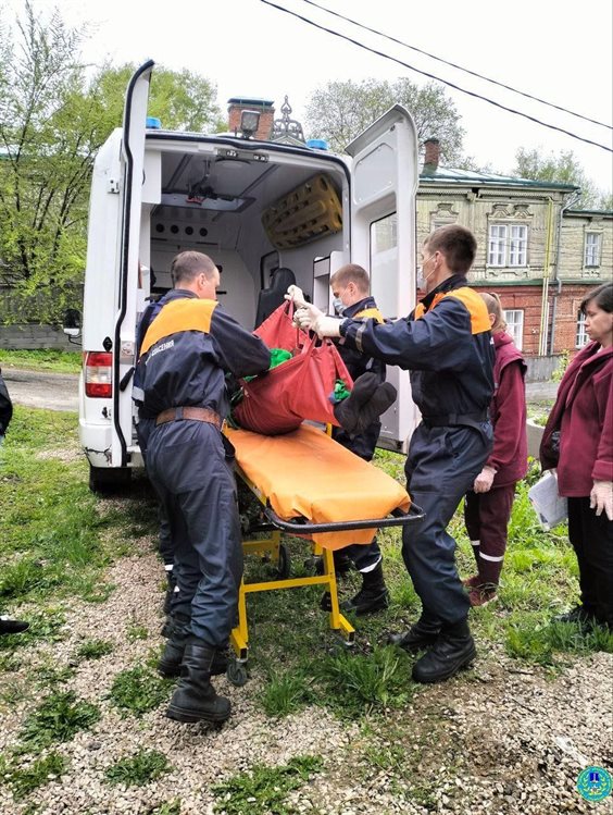 Ульяновские спасатели помогли врачам госпитализировать мужчину с инсультом