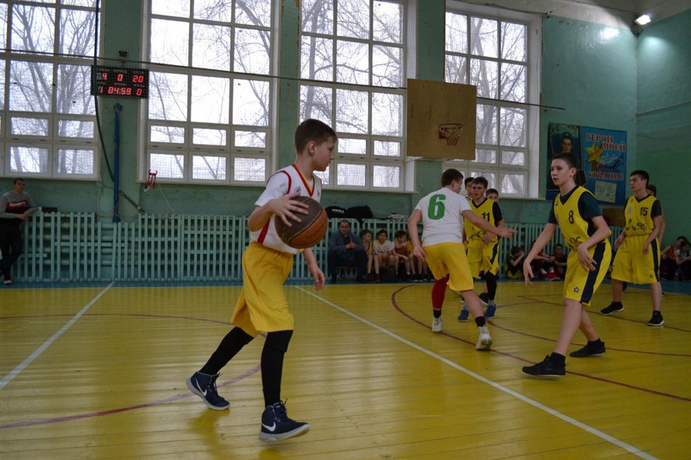 В Ульяновске опровергли информацию о закрытии баскетбольной секции в многопрофильном лицее № 11