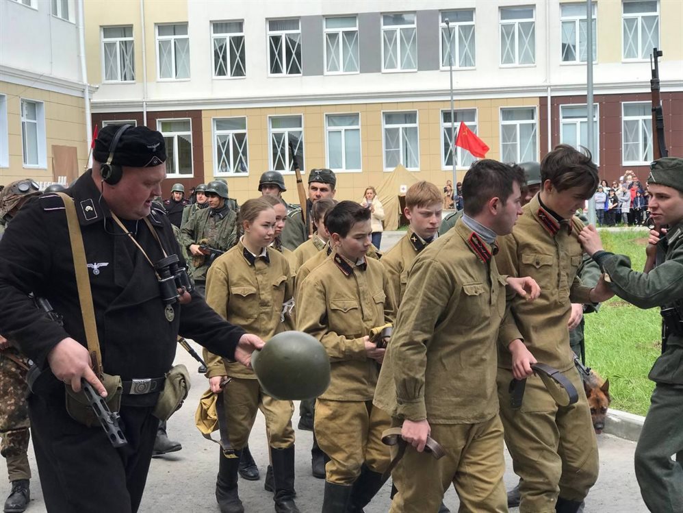В Ульяновске прошло военно-историческое театральное представление «Победный Май»