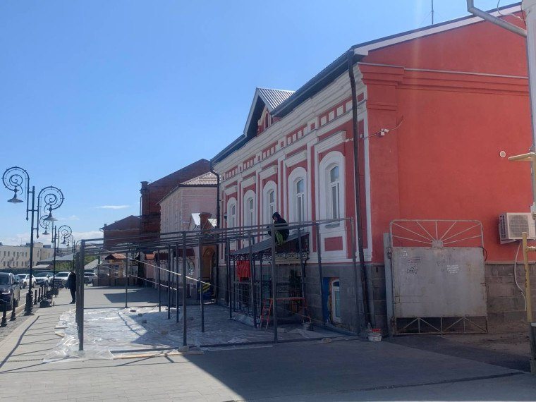 В Ульяновске начали проверку по факту несанкционированной установки летнего кафе на улице Федерации