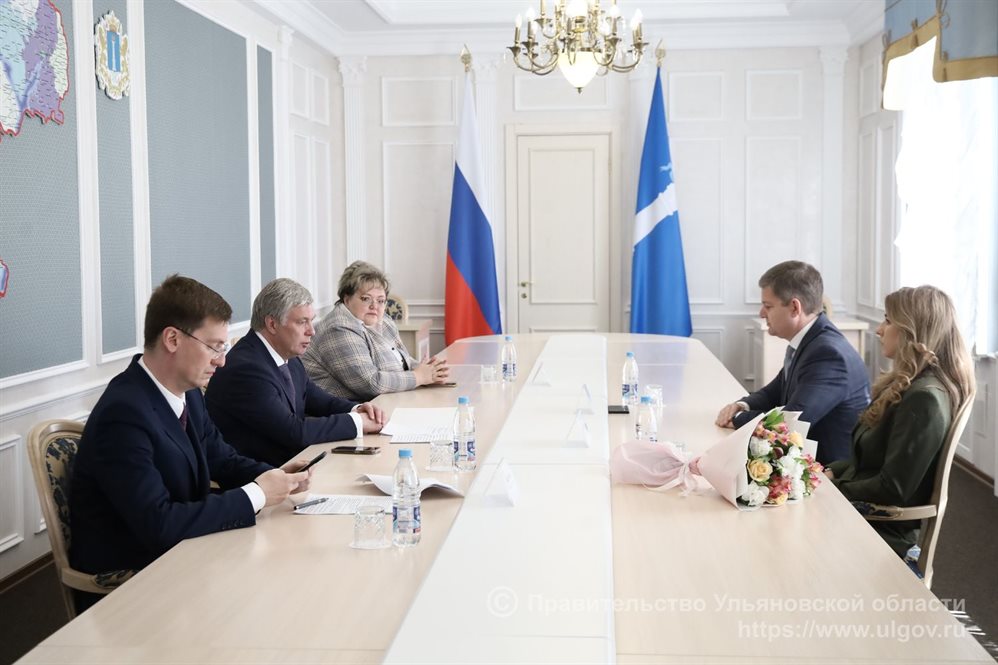 Алексей Русских и Роман Карманов обсудили федеральную поддержку инициатив региона