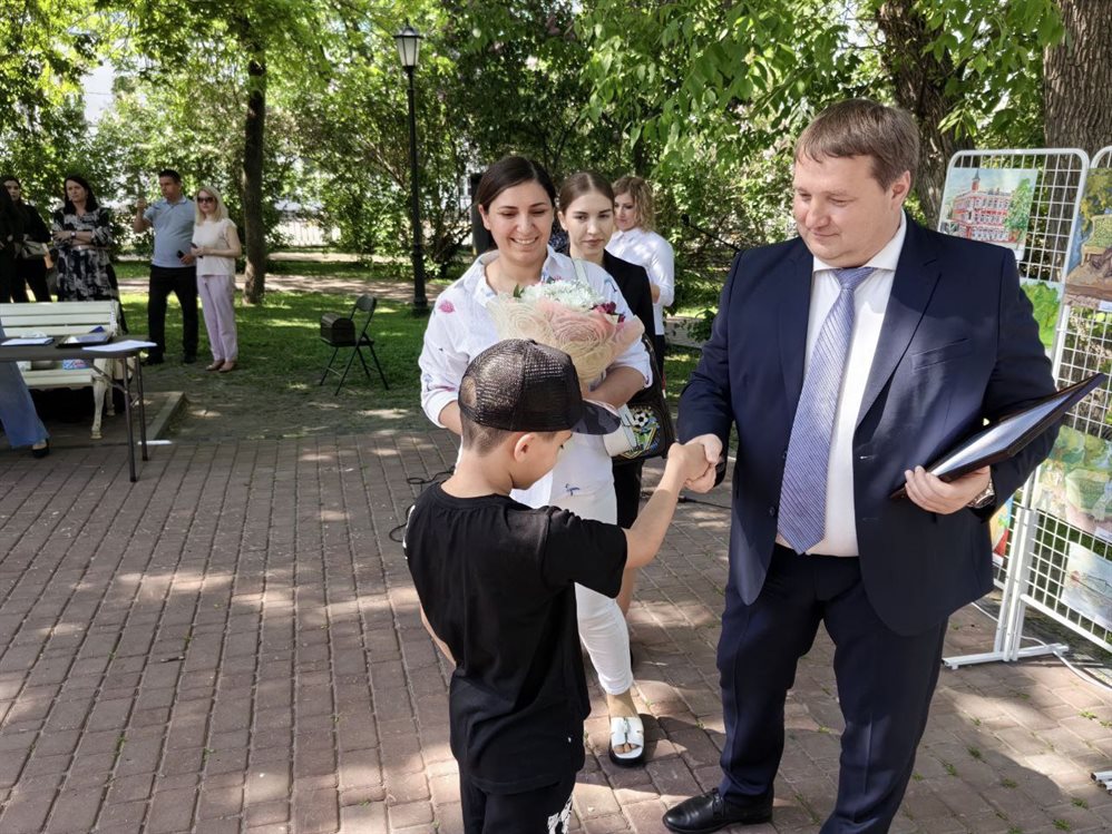 Шесть молодых семей из Ульяновска получили жилищные сертификаты