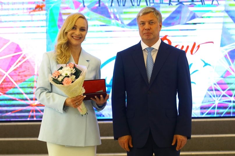 Оксане Романовой вручили медаль «За труды в культуре и искусстве»