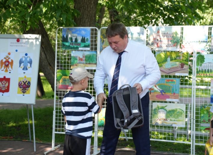 Юным жителям Ульяновска помогут собраться в школу
