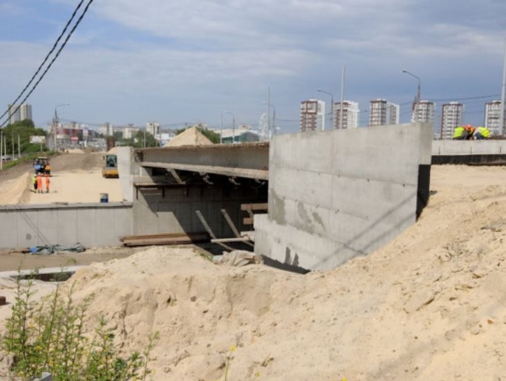 В русле Свияги приступают к созданию свай под фундамент двух последних опор минаевского моста